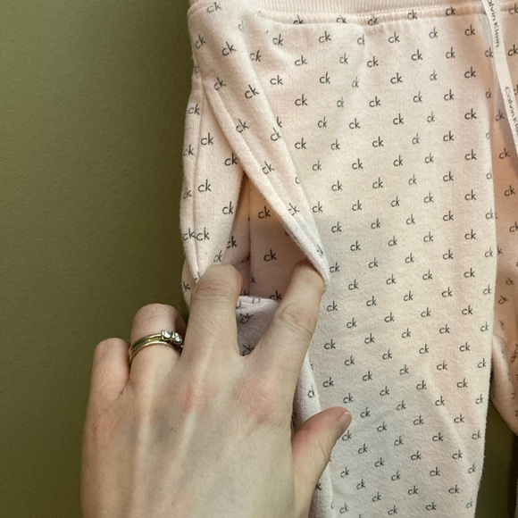 Calvin Klein Pink Lounge Set - Picture 7 of 9